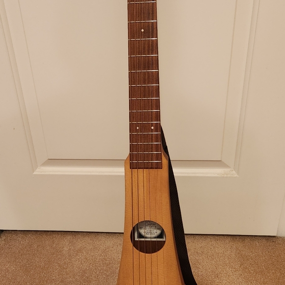 Martin Backpacker guitar - Picture 1 of 6